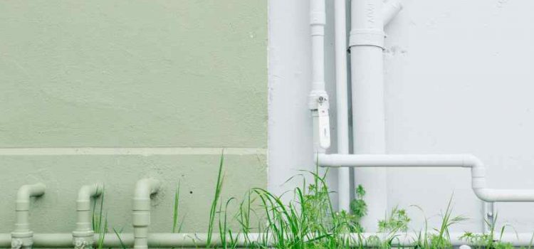 Pipes on the outside of a building