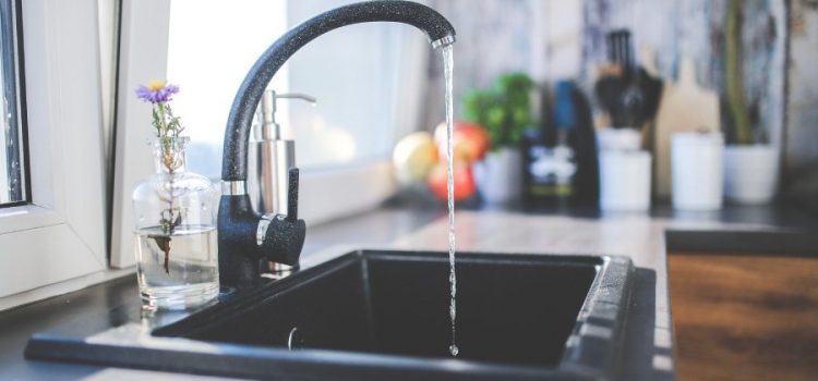 faucet at a home in Austin that is in need of water filtration or a reverse osmosis system from water softener companies in Austin, Tx